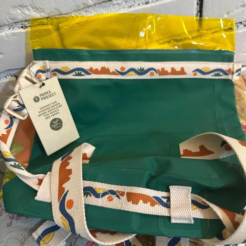 NEW Teva Parks Project Wild Rivers Hip Pack Dry Bag Roll Top - Picture 5 of 6